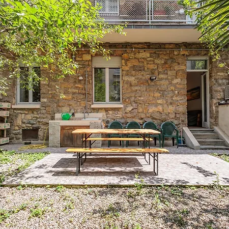 Four Trees Garden House Apartman *