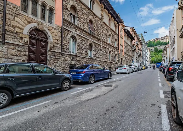 Lägenhet Four Trees Garden House Bergamo